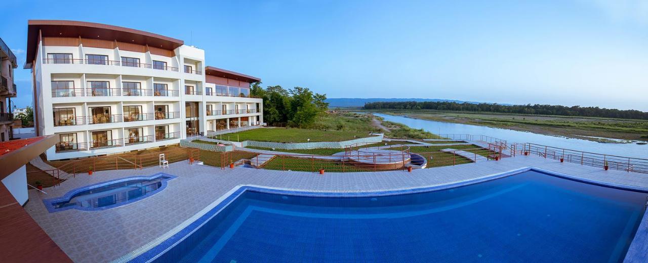 Park Safari Resort Sauraha Exteriör bild