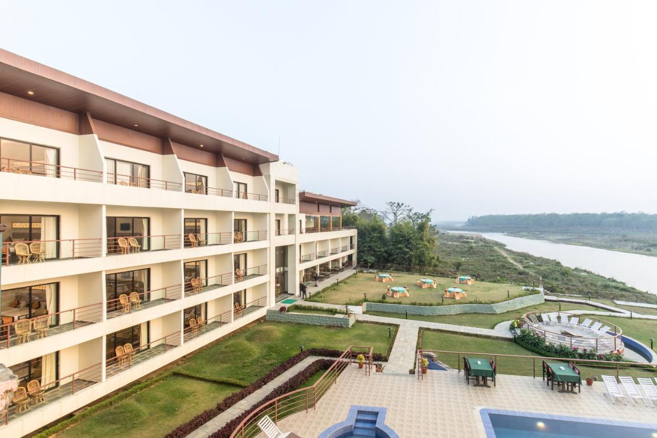 Park Safari Resort Sauraha Exteriör bild