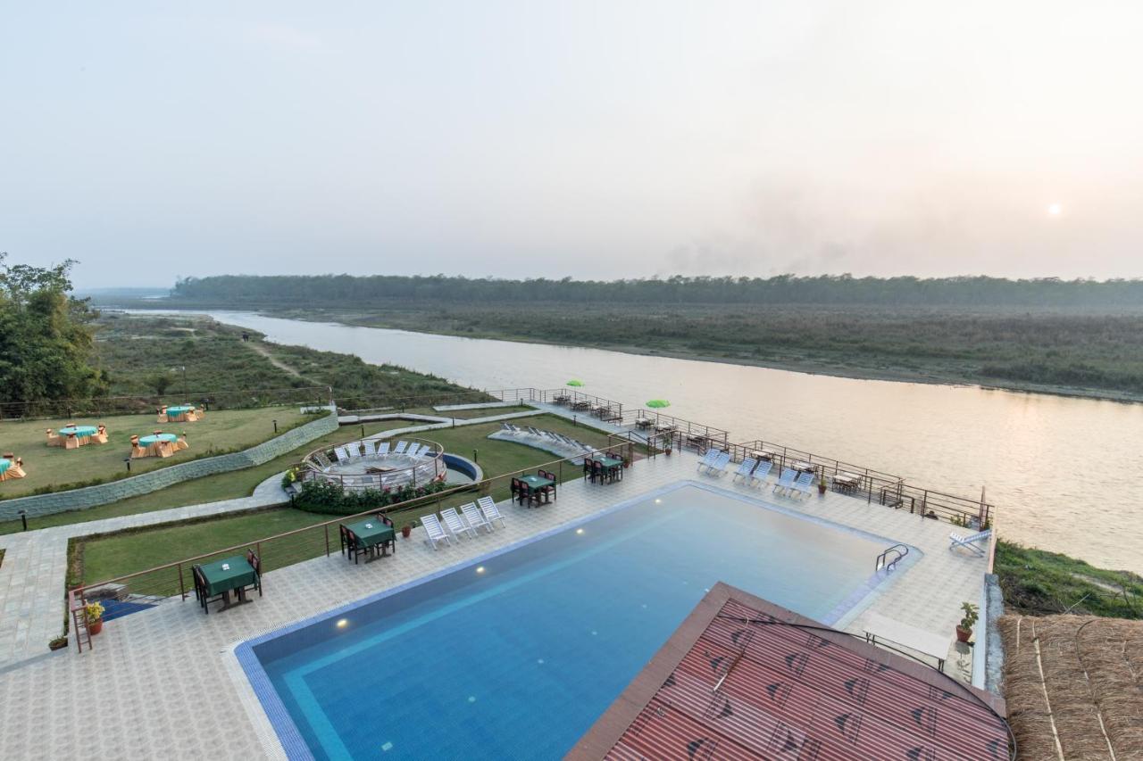 Park Safari Resort Sauraha Exteriör bild